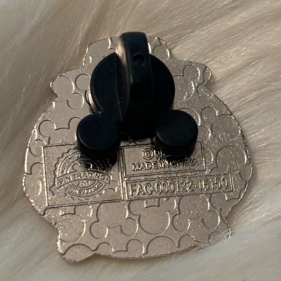 Disney Trading Pin - Picture 2 of 2